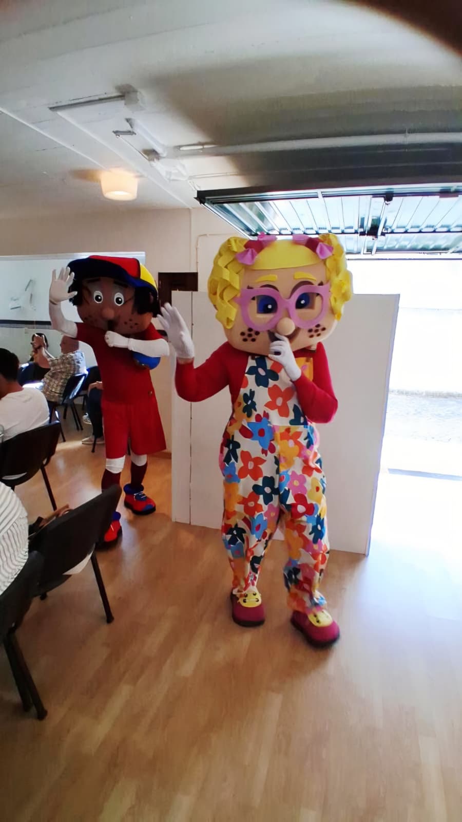Rafinha e Lili num culto infantil na igreja